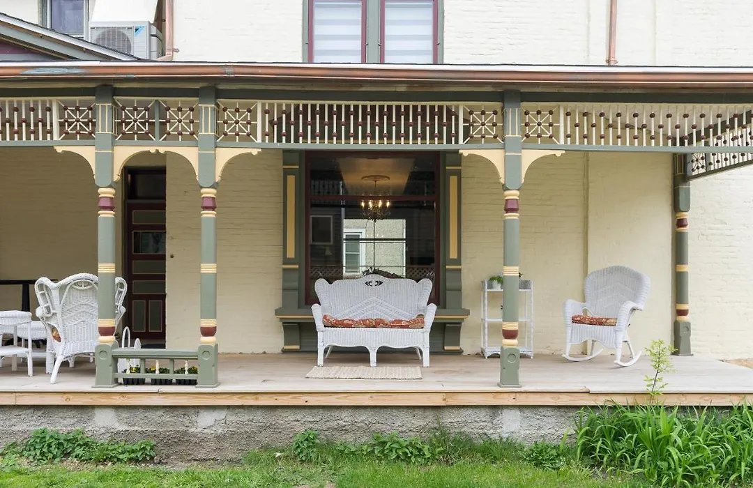 Moulin Rouge House Bed And Breakfast-1